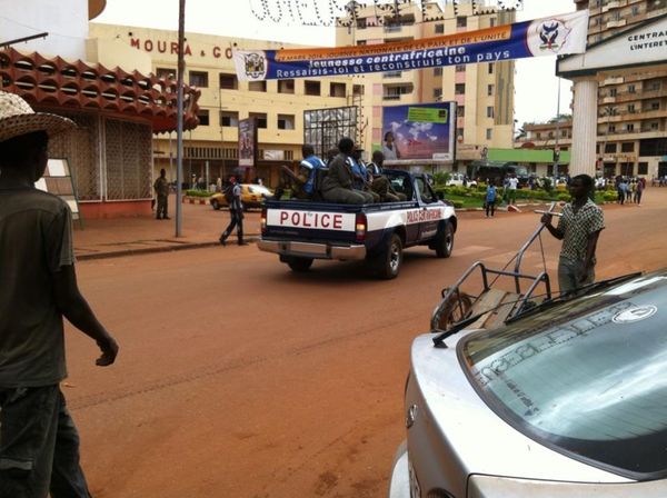Un musulman échappe de justesse au lynchage, sauvé par des gendarmes. Crédit photo : Diaspora Media