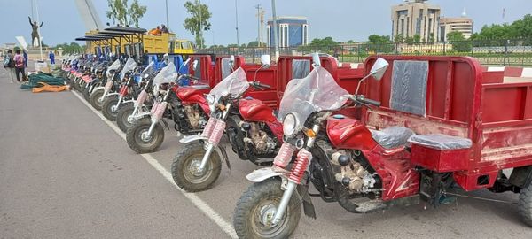 N'Djamena : la mairie réceptionne un don de matériaux pour la collecte des déchets