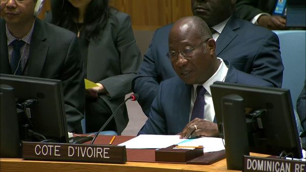 L'ambassadeur de Côte d'Ivoire auprès de l'ONU qui a présenté la revue, Léon Kacou ADOM.