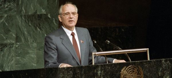 Le Président de l'Union soviétique Mikhaïl Gorbatchev s'adressant à la 43e Assemblée générale des Nations Unies en 1988. ONU 