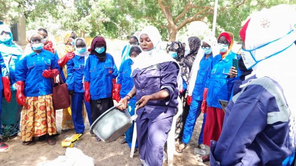 Tchad : l'ONAPE forme 30 femmes en teinture des pagnes indigo à Ati