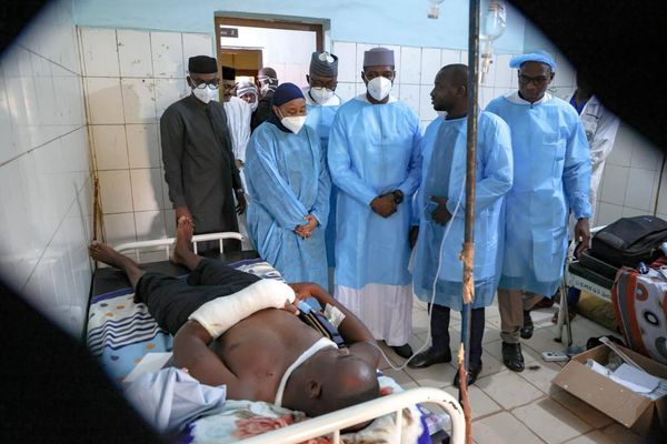 Mali : le Premier ministre et le président du CNT au chevet des victimes de Kati