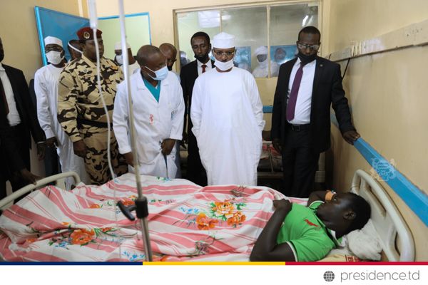 Tchad : au chevet des blessés des manifestations, le président condamne les 