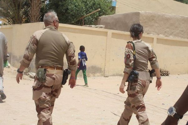 Des éléments de l’opération Barkhane lors d’une mission à Faya Largeau, au Nord du Tchad. Ali Moussa/Alwihda Info