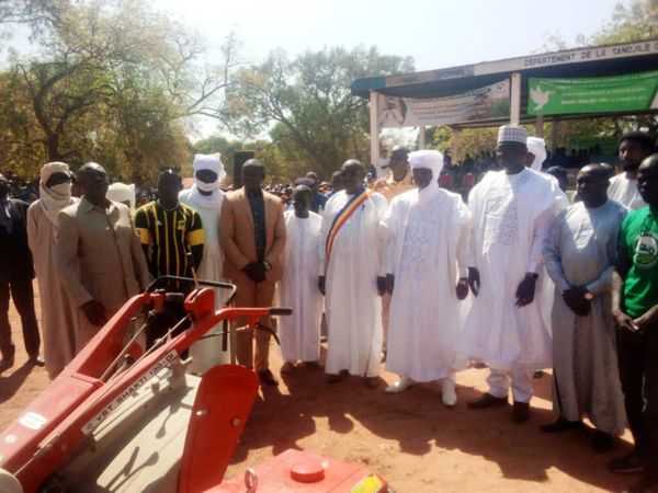Tchad : des cadres de la Tandjilé appuient la population avec des vivres et du matériel