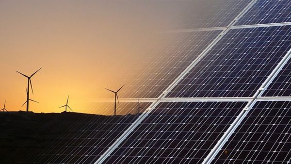 Égypte : 1,1 milliard de dollars pour construire la plus grande centrale solaire et le plus grand parc éolien
