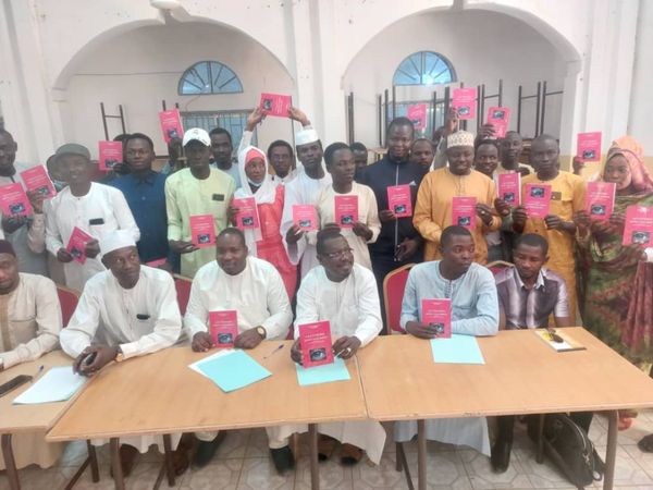 Littérature : Attom Abdoulaye présente son recueil de poèmes aux étudiants