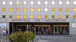 L'infirmière a été admise dans cet hôpital de Madrid lundi © Maxppp