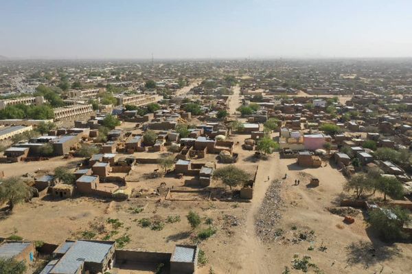 Tchad : le port de casquettes et T-shirts aux couleurs du Ouaddaï interdit sur les motos et véhicules