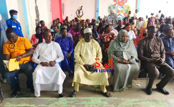 Tchad : la secrétaire d'État à la jeunesse finance 3 projets de jeunes à la Maison de quartier de Chagoua