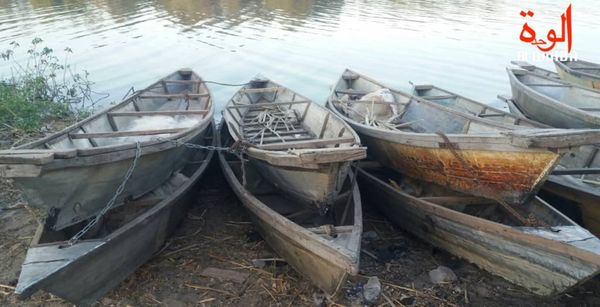 Des pirogues sur les bords des rives du Lac Tchad. Illustration © Alwihda Info