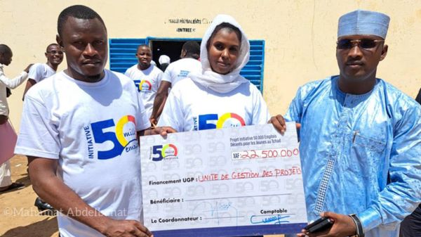 Tchad : les jeunes de la province du Salamat reçoivent les chèques de l'initiative 50.000 emplois
