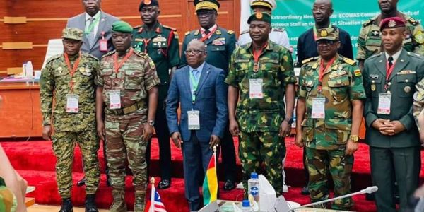 Les chefs d'état-major de la Cédéao, à l'exception du Mali, du Burkina Faso, du Tchad, de la Guinée et du Niger, posent pour 