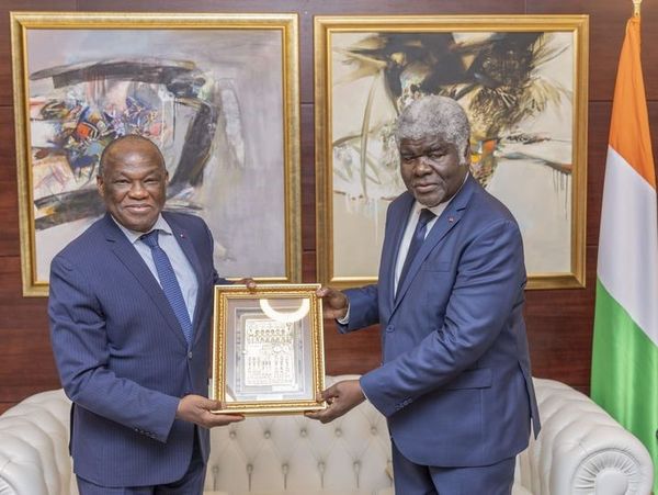 𝐒𝐞𝐫𝐯𝐢𝐜𝐞𝐬 𝐝𝐞 𝐬𝐚𝐧𝐭𝐞́ : 𝐋’𝐎𝐌𝐒 𝐬𝐚𝐥𝐮𝐞 𝐥𝐞𝐬 𝐩𝐫𝐨𝐠𝐫𝐞̀𝐬 𝐫𝐞́𝐚𝐥𝐢𝐬𝐞́𝐬 𝐩𝐚𝐫 𝐥𝐚 𝐂𝐨̂𝐭𝐞 𝐝’�