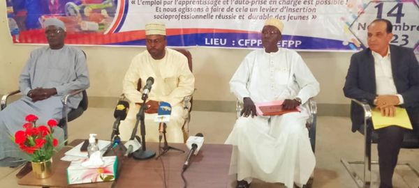 Tchad : l’ONAPE forme en couture et remet des machines à coudre