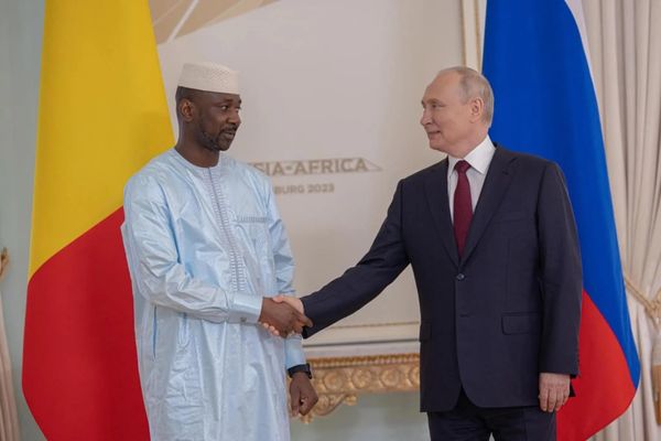 Le Président de la Fédération de Russie et le Président de la transition du Mali en marge du 2ème sommet et du forum économiq