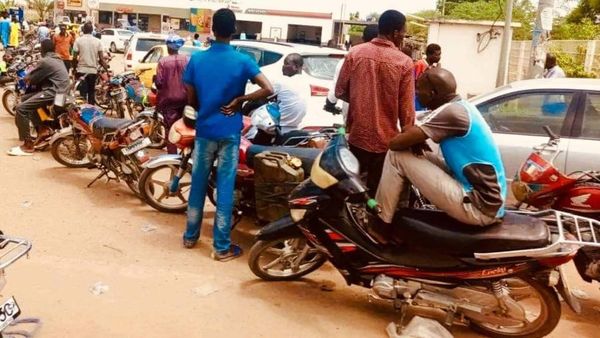 Tchad : la cherté du prix du carburant paralyse les activités des moto-taximans à Mongo