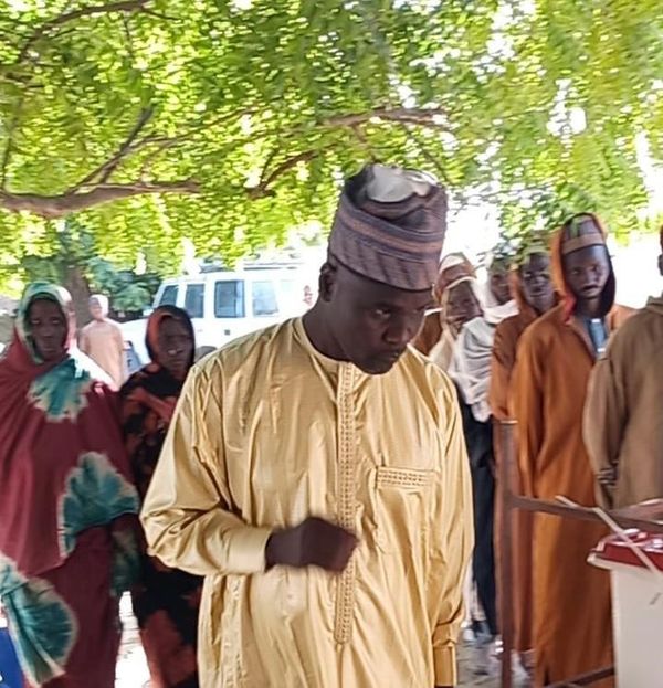 Référendum au Tchad : Le président national du Parti pour l'Unité Nationale et la Démocratie, Mahamat Idriss, a accompli son devoir civique