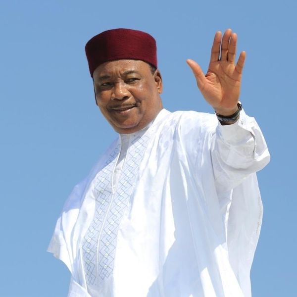 Niger : L’ex-Président Mahamdou Issoufou aurait quitté Niamey pour un pays étranger