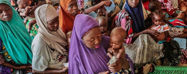 Enfants malnutris avec leurs mères dans un camp au nord-ouest du Nigeria. Photo : George Osodi/MSF
