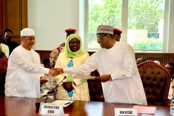 Tchad : « Avec un réel plaisir », Mahamat Saleh Annadif a remis les clés du MAÉ à son successeur
