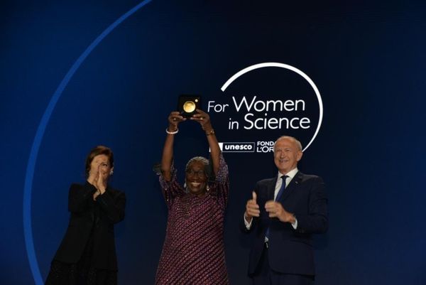Prix UNESCO-L’Oréal 2024 : la Camerounaise Rose Leke à l'honneur