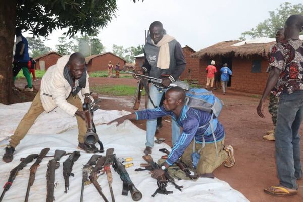 Une partie des ex-combattants de la CPC déposant leurs armes à Korompoko dans l'Ouham, le 9 juillet 2024. Photo : Tous droits