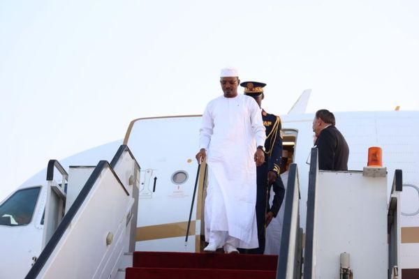 Égypte : Le président tchadien est arrivé à Al-Alamein pour une visite de travail