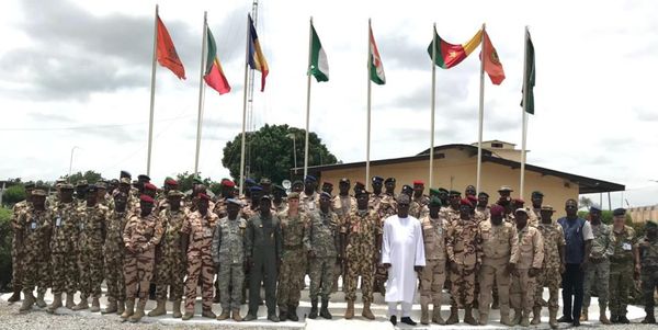 Force Multinationale Mixte : des médailles décernées aux officiers d'état-major sortants