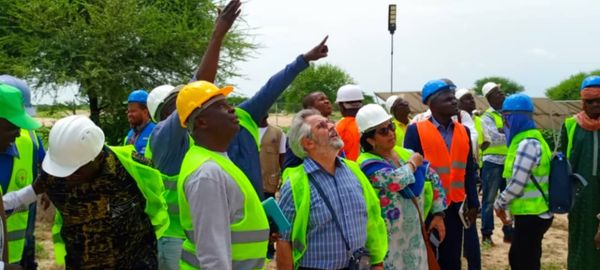 Tchad : le représentant résident de la Banque mondiale visite le château d'eau construit par PARCA