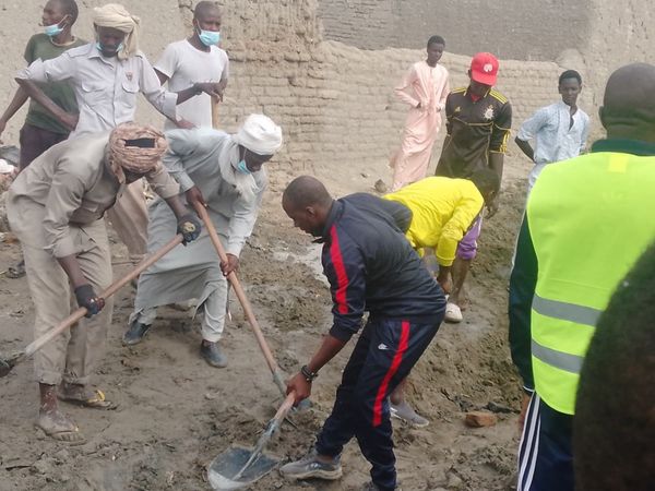 Tchad - Réhabilitation des rues de Moussoro par les jeunes de la société civile : un exemple d'engagement citoyen