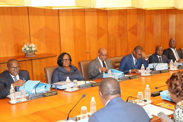 Côte d’Ivoire : le gouvernement adopte des mesures pour la promotion du travail décent