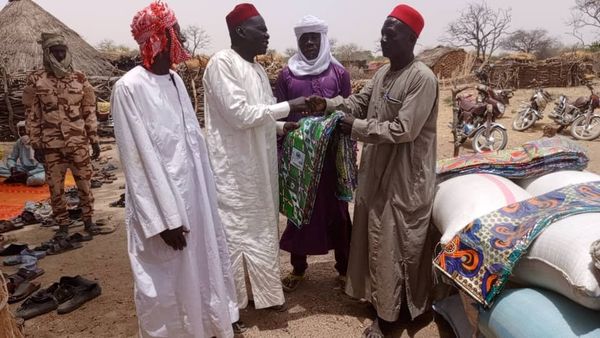 Tchad : au Guéra, le chef de canton Dangleat rend visite au village Am-nikel après un incendie dévastateur