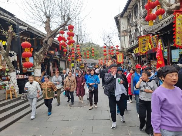 Chine : immersion dans la ville historique de Dujiangyan, province de Sichuan