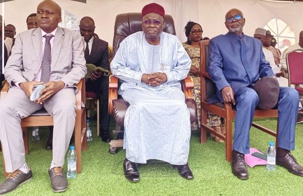 Cameroun : du matériel de production de miel remis aux apiculteurs locaux