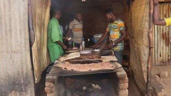 Tchad : la manipulation de l’argent avec les aliments, une problématique de santé publique