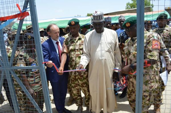 La Force multinationale Mixte (FMM) livre un forage alimentation solaire à la communauté de Monguno