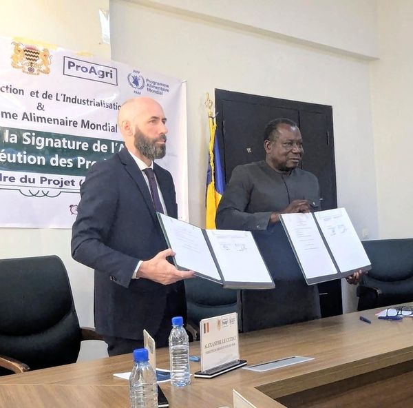 Monsieur Keda Ballah, Ministre de la Production et de l’Industrialisation Agricole et Alexandre Le Cuziat, directeur adjoint 