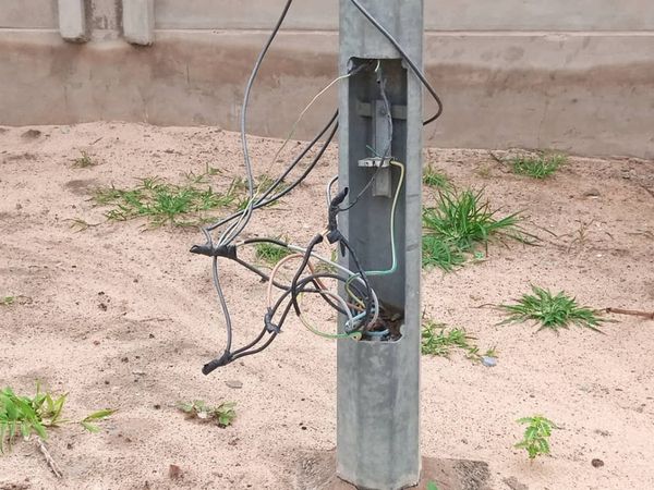 Câbles électriques sur la voie publique : le gouvernement ordonne des mesures urgentes à N’Djamena