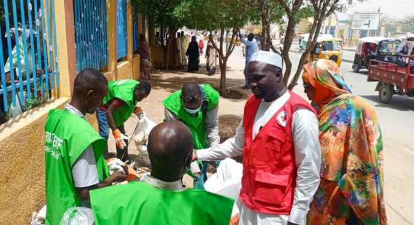 Tchad : La Croix-Rouge lance une campagne de collecte des déchets à Abéché