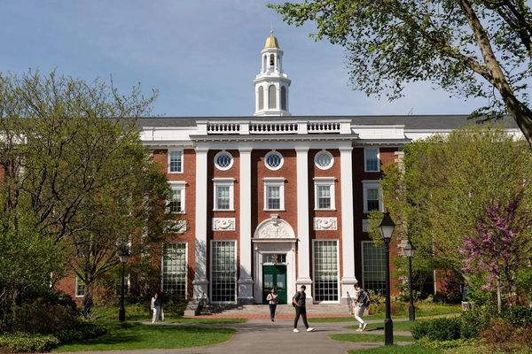 Le campus de Harvard ce mois-ci. L'administration a informé l'université de sa décision de suspendre l'inscription d'étudiant
