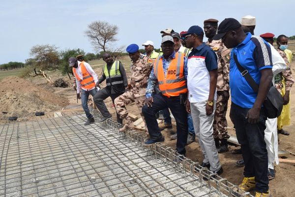 Tchad - Réhabilitation de la route Am-Timan – Aboudeïa : Le Délégué Général inspecte l’avancement des travaux