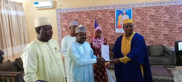 Tchad : au Guéra, remise d’un équipement Starlink a la presse de la province