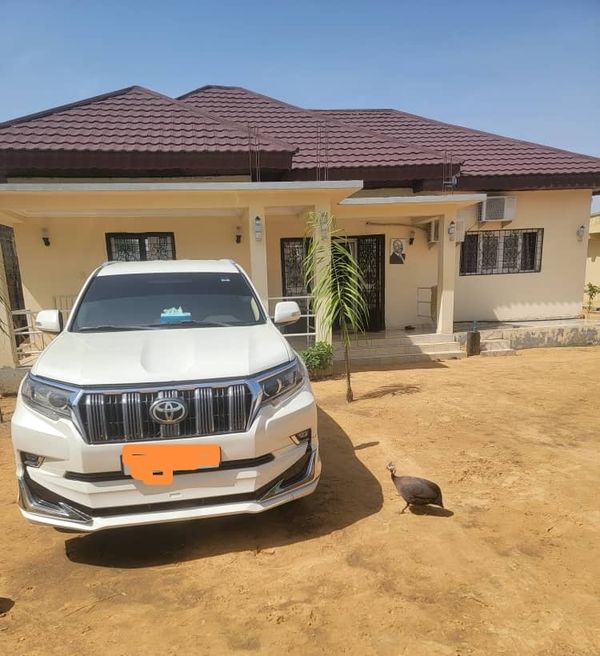 Tchad : Le président Mahamat Idriss Déby offre un véhicule Prado au député Takilal Ndolassem après un accident