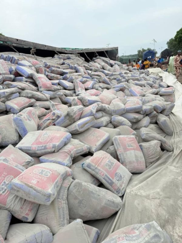 Tchad : un camion transportant du ciment se renverse, pas de victimes