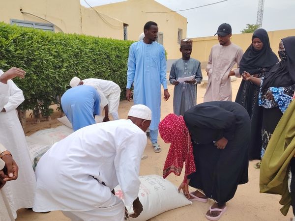 Tchad : des jeunes distribuent des vivres aux patients hospitalisés à Mao