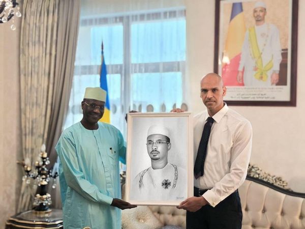 Tchad : Un artiste russe offre le portrait du Président Déby pour la fête de l'Indépendance