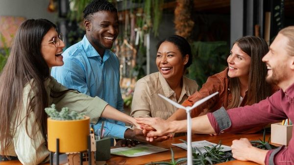 La Journée internationale de la jeunesse est célébrée chaque année le 12 août pour souligner les défis auxquels les jeunes so