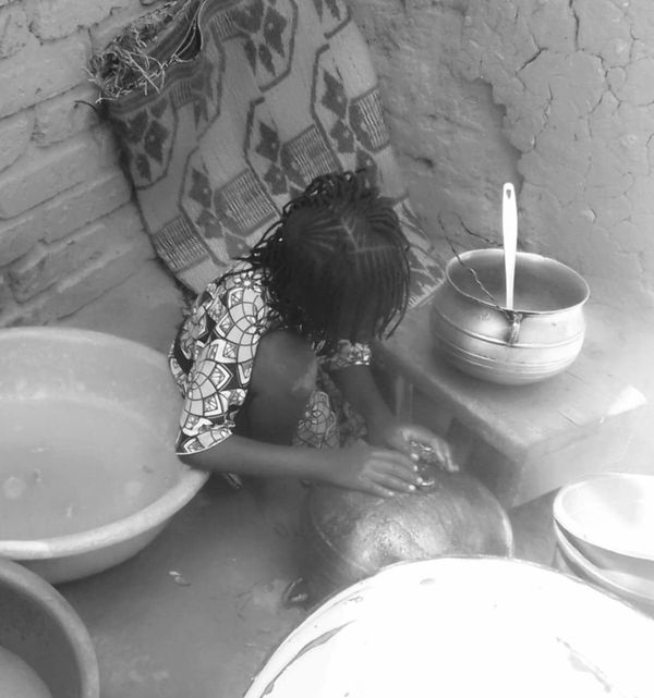 Tchad : tâches domestiques, quand les filles portent un fardeau ignoré