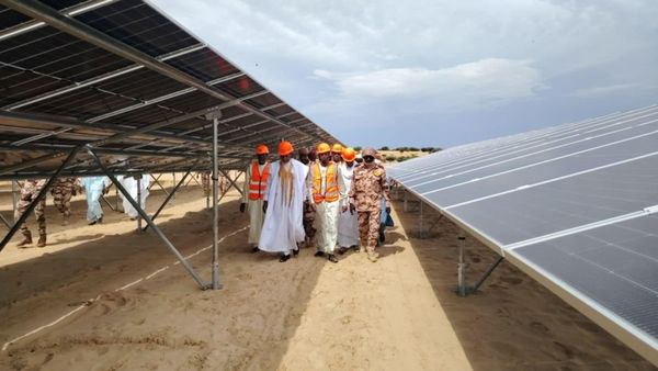 Tchad : visite de suivi des travaux des autorités du Kanem sur le site de la centrale solaire de Mao